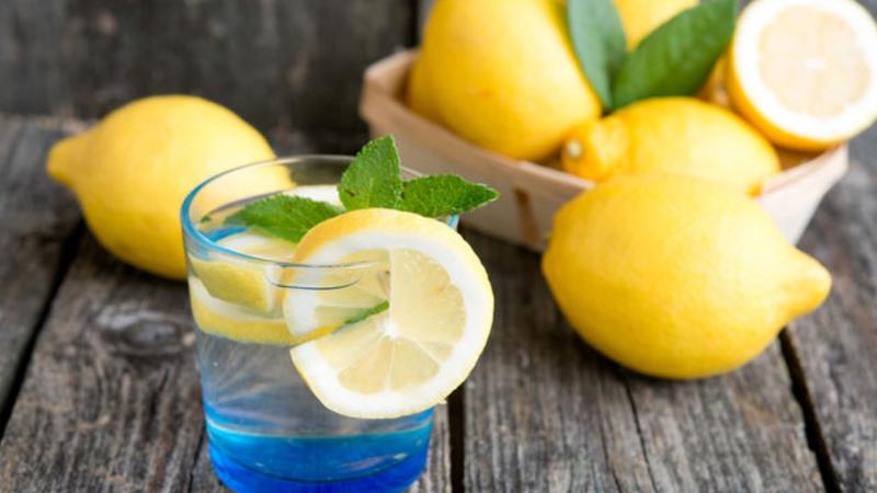 We use tasty and healthy lemons for weight loss correctly