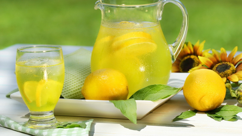 We use tasty and healthy lemons for weight loss correctly