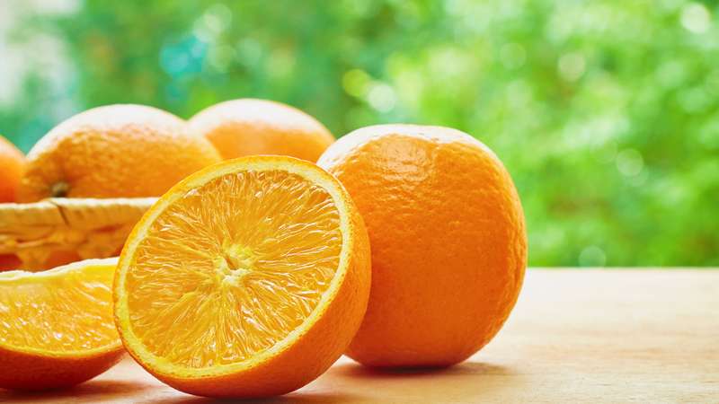 A healthy snack before bed: is it possible to eat oranges at night