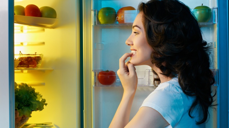 A healthy snack before bed: is it possible to eat oranges at night