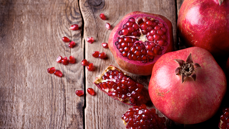 Is it possible to eat pomegranate at night and what harm and benefit from this can be