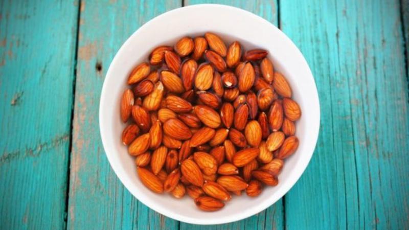 Is it possible to eat almonds on a weight loss diet