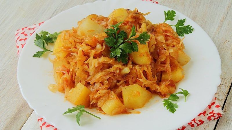 Is it possible to eat stewed cabbage while breastfeeding and will it harm the baby