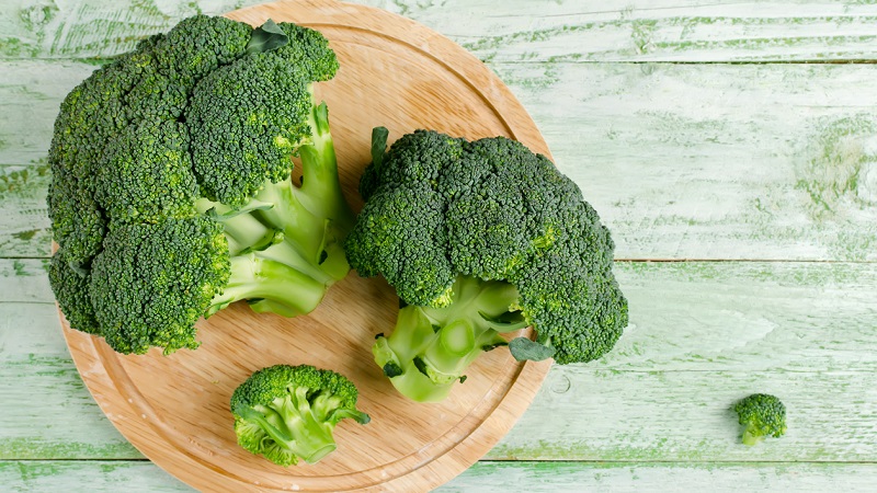Can broccoli be added to the diet while breastfeeding?