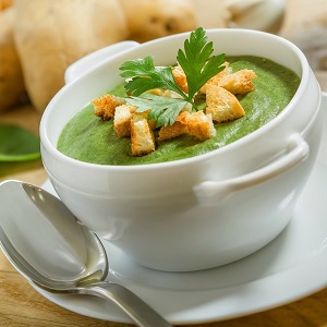 Can broccoli be added to the diet while breastfeeding?