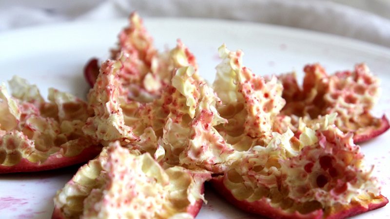 Useful properties of pomegranate peels and how to use them