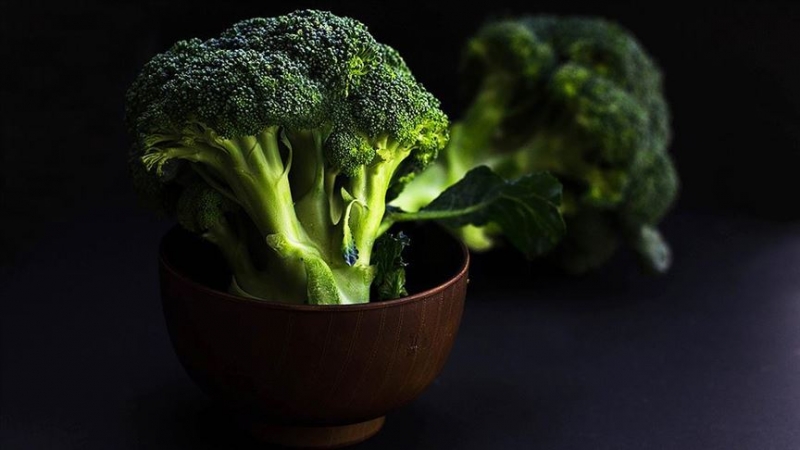 The benefits and harms of broccoli for women