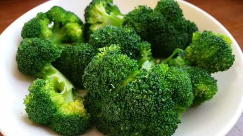 The benefits and harms of broccoli for women