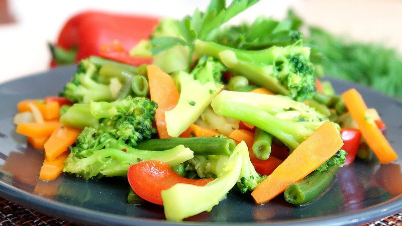 The benefits and harms of broccoli for women