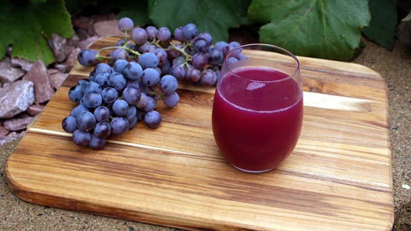 The benefits and harms of grape juice, preparation and use