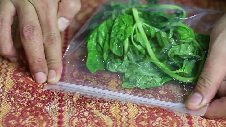 How to store fresh basil in the refrigerator