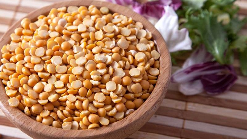 Compare chickpeas and peas: what is the difference and what is the similarity