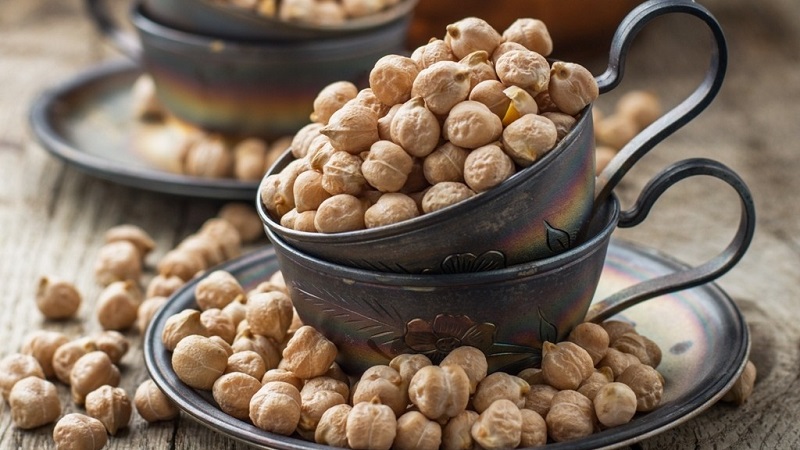 Compare chickpeas and peas: what is the difference and what is the similarity