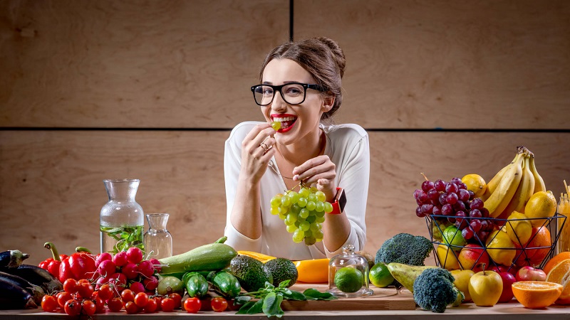 We fight overweight without starving: is it possible to eat grapes while losing weight