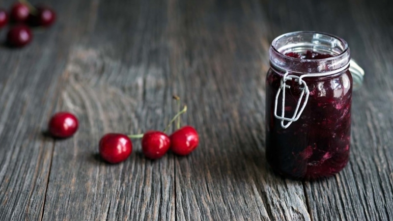 Recommendations on how to store cherries at home fresh and processed