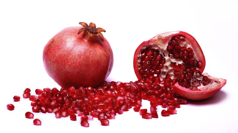 How to eat pomegranate (with or without seeds): life hacks for easy peeling