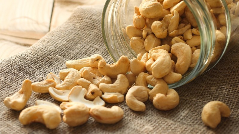 Cashew nuts - benefits and harms for women