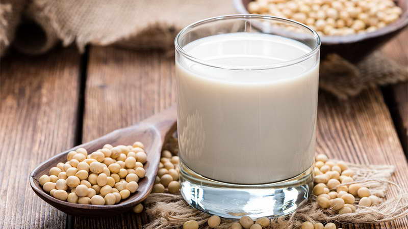 Can soy and soy milk be consumed while breastfeeding?