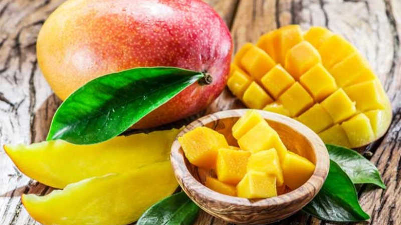 What is the harm and benefits of mango for a woman's body