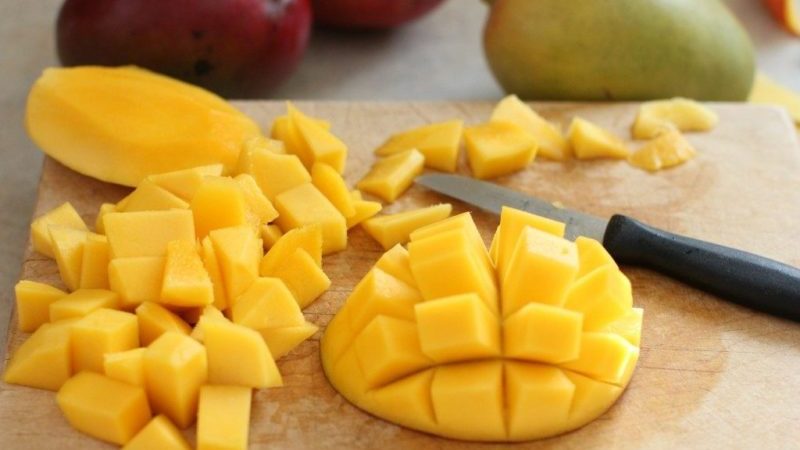 What is the harm and benefits of mango for a woman's body