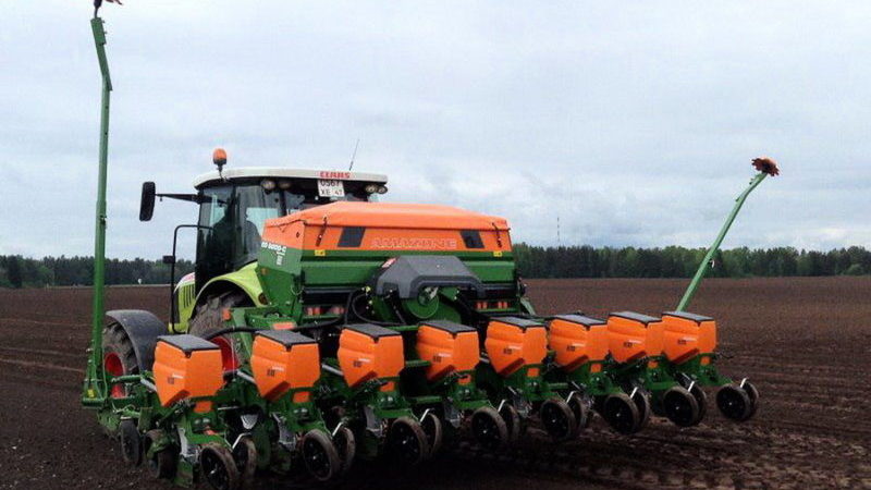 What is a corn seeder: how it works, a review of the best models and how to create it yourself