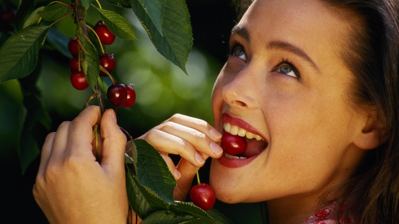 Why cherries are useful for a woman's body