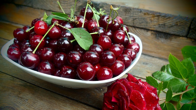 Why cherries are useful for a woman's body