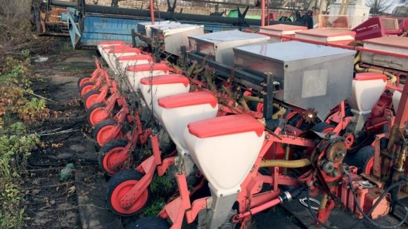 What is a corn seeder: how it works, a review of the best models and how to create it yourself