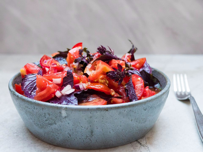 Difference between green and purple basil: benefits and harms, properties, uses