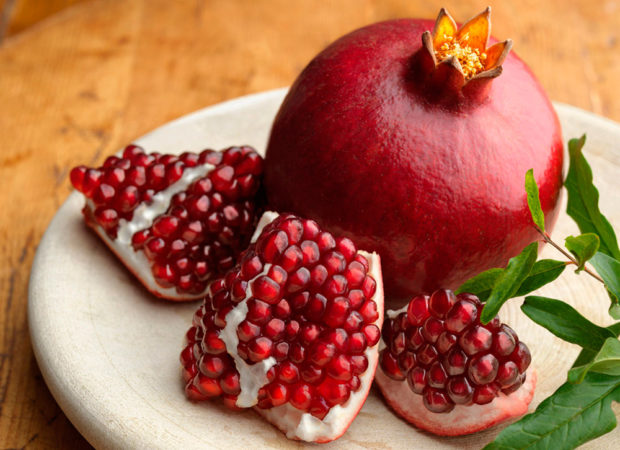 How does pomegranate grow, where is it grown and when it ripens