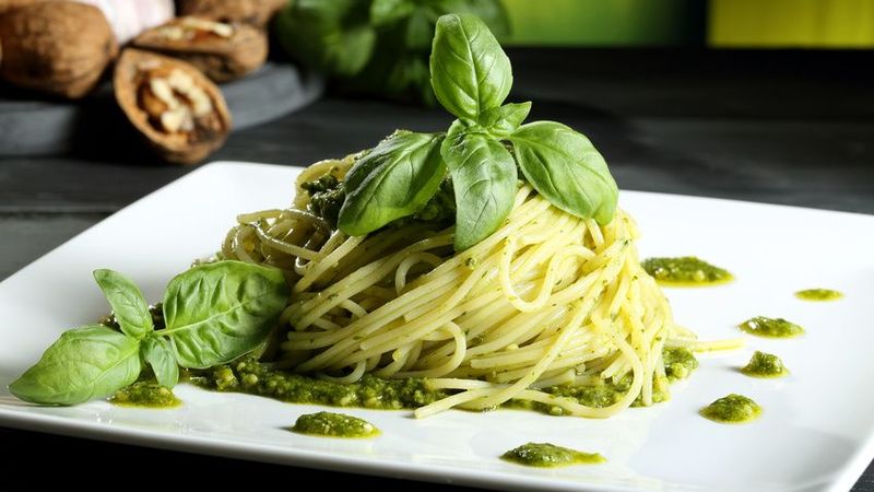 Difference between green and purple basil: benefits and harms, properties, uses
